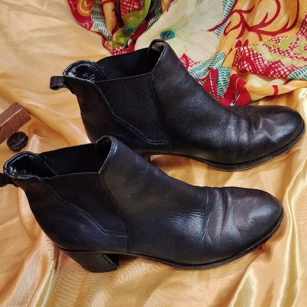 Sam Edelman Black Leather Ankle Boots V Opening - Picture 5 of 6